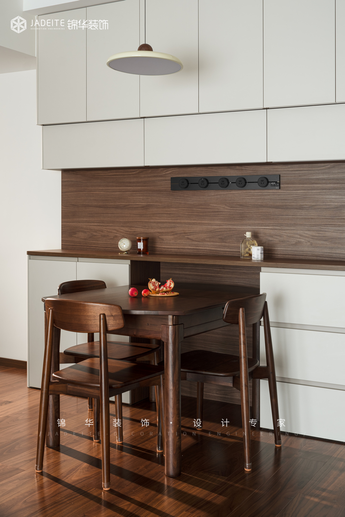 现代中古-文思苑-三室两厅-191㎡装修-三室两厅-中古