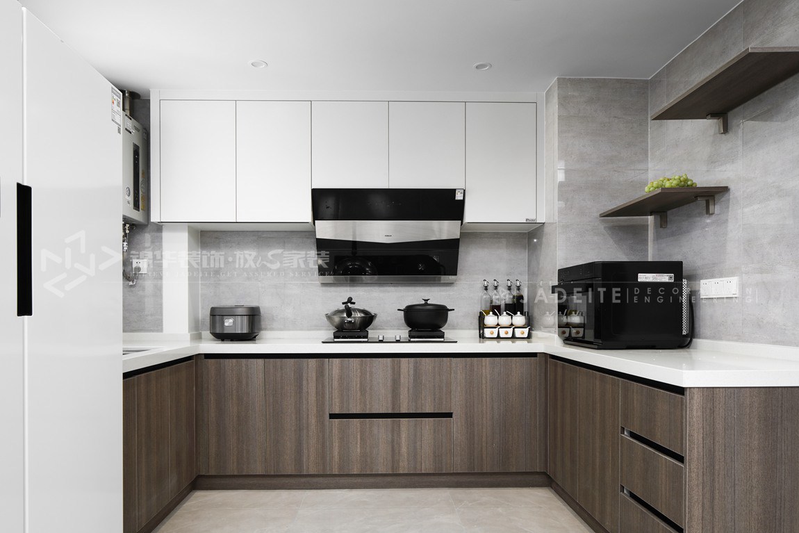 现代简约-三室两厅-127平-厨房-装修实景效果图    