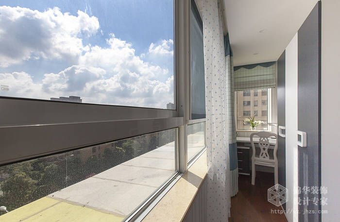 简欧风格-绿地波士顿-两室两厅-105平米-阳台-装修效果实景图