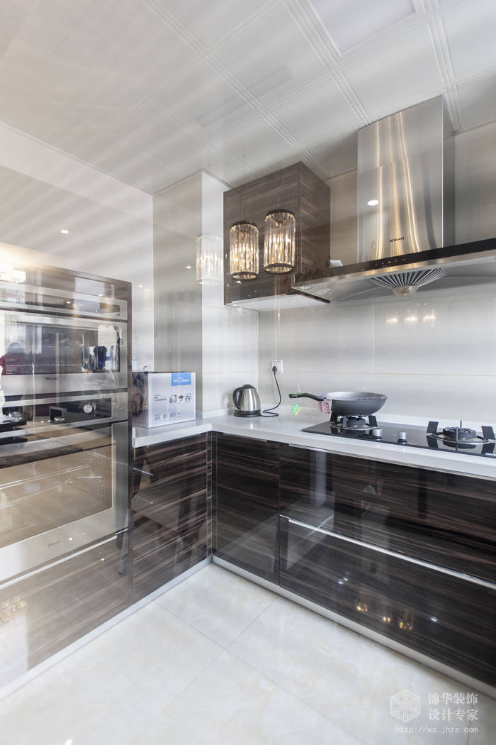 现代简约风格-绿地波士顿-三室两厅-105平米-厨房-装修实景效果图