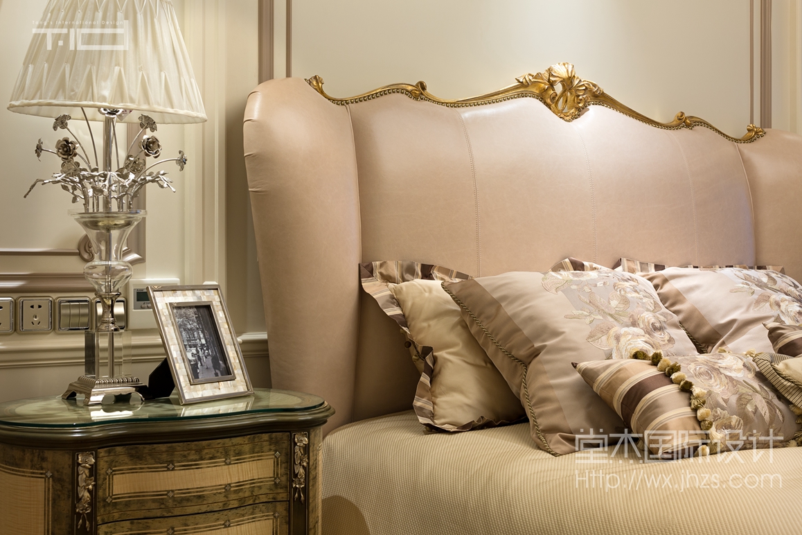 法式新古典-保利香槟国际-跃层复式-260平-卧室-装修效果实景图