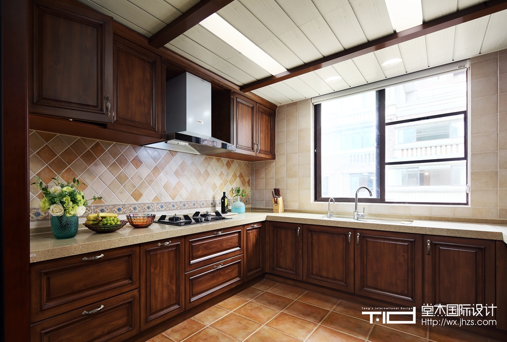 美式风格-绿地波士顿-别墅-310平-厨房-装修效果实景图