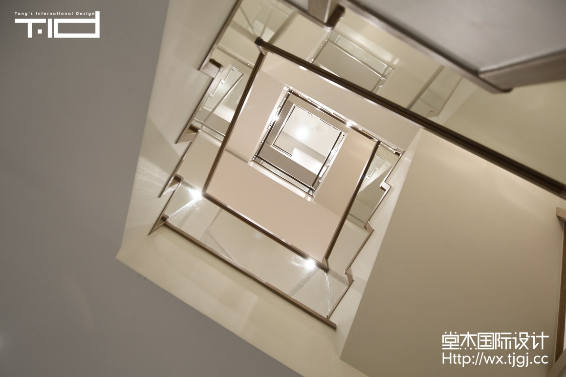 现代简约-九里香缇-别墅-560平-楼梯-装修效果实景图