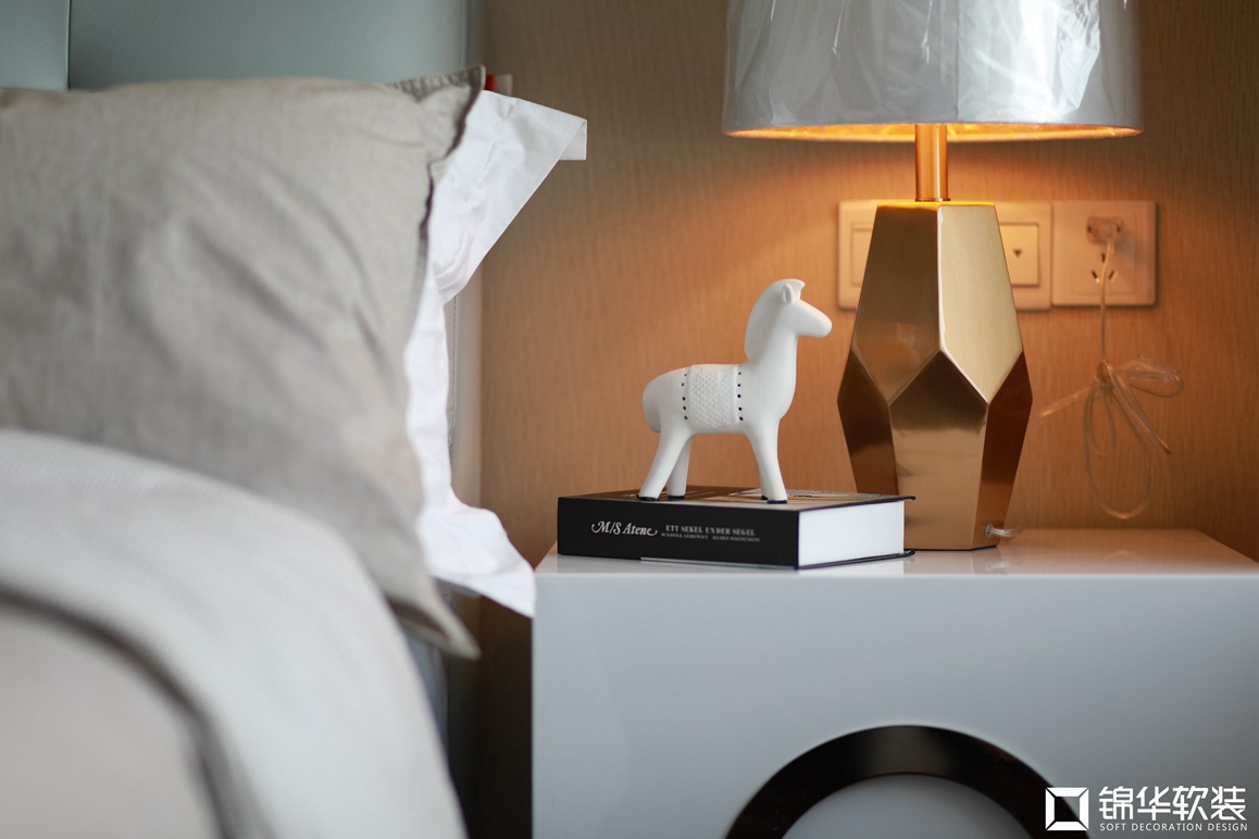 现代简约-金域缇香-两室两厅-86平-卧室-软装实景效果图