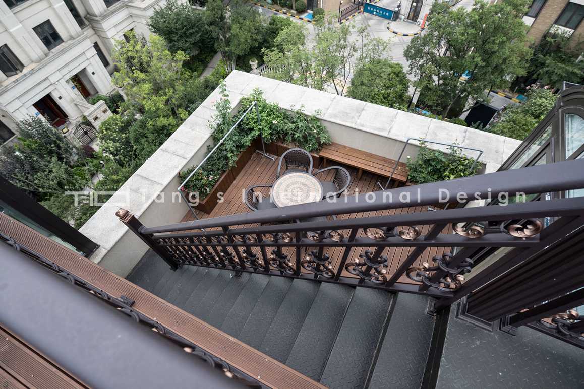 美式-万象九里-联排别墅-408平-阳台-装修实景效果图 