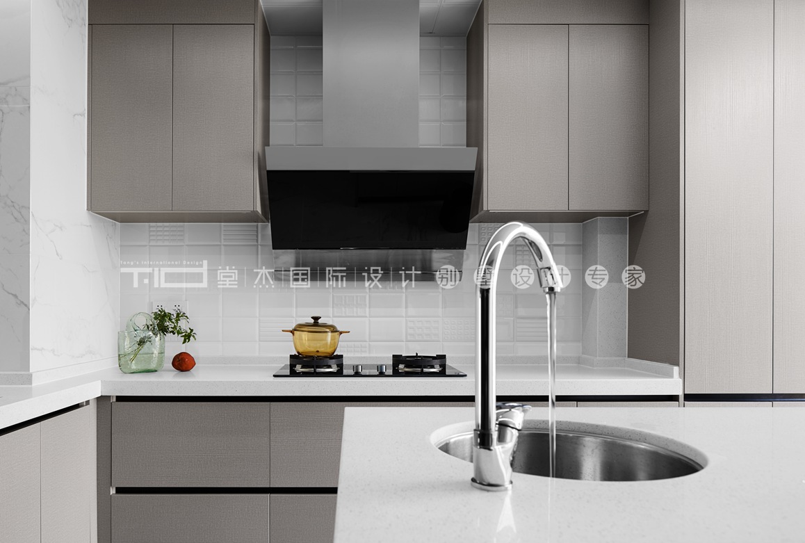 现代风格-玉兰花园-大平层-179平-厨房-装修实景效果图   