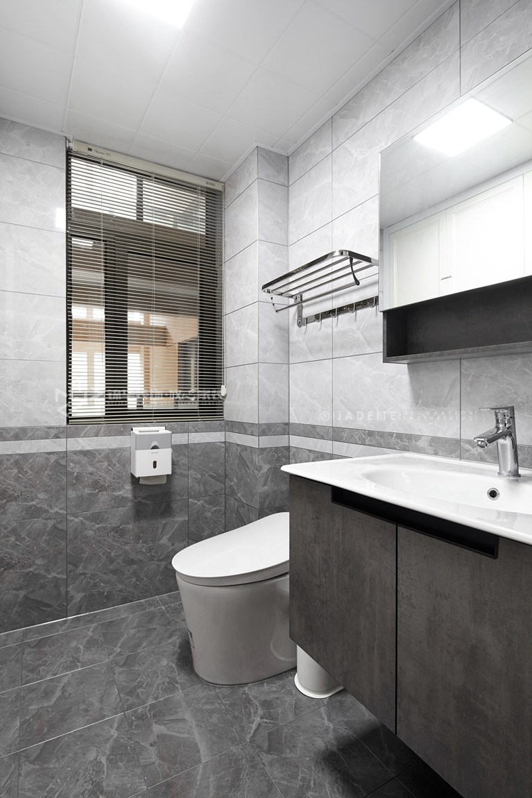 美式轻奢风格-华新一品御园-公寓-140平-装修实景效果图-卫生间