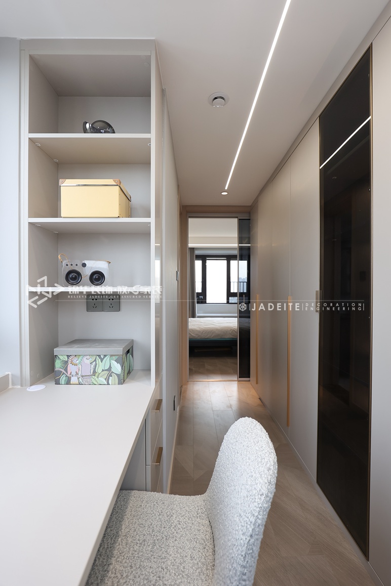 现代简约-建发玖里湾-三室两厅-130平-装修实景图   