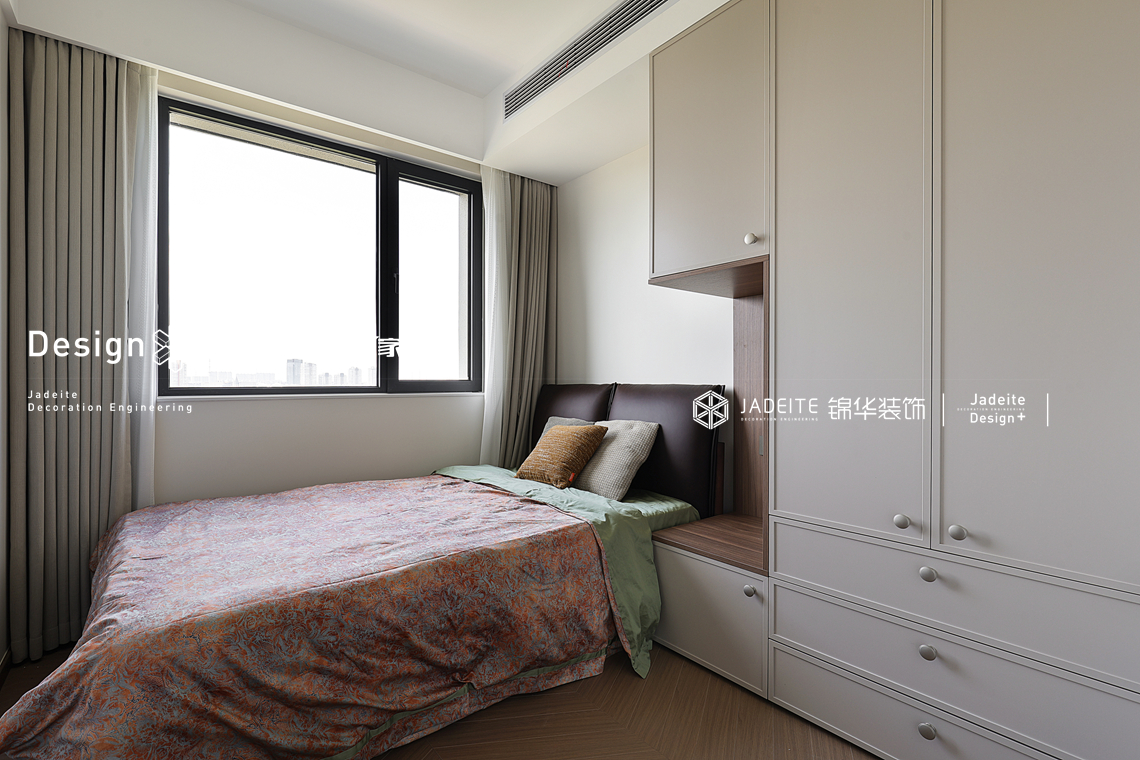 现代中古-云开东方-四室两厅-118㎡-装修实景图装修-四室两厅-中古