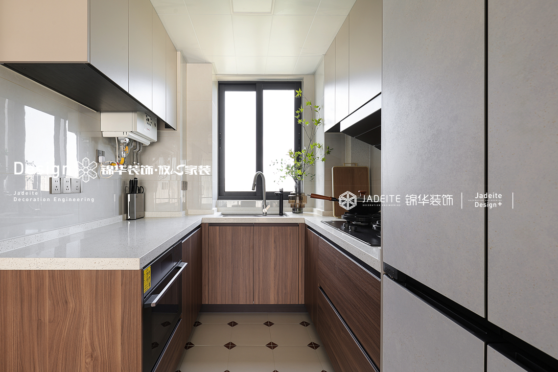 现代中古-云开东方-四室两厅-118㎡-装修实景图装修-四室两厅-中古