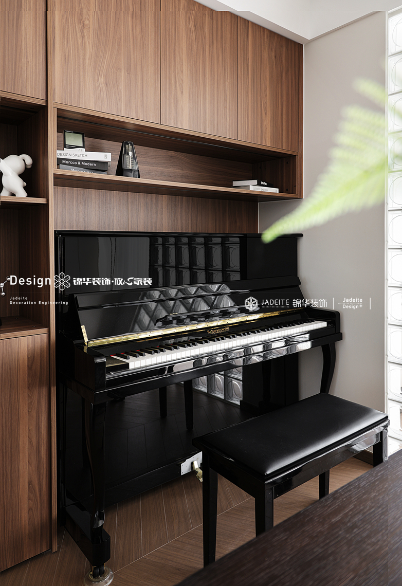 现代中古-云开东方-四室两厅-118㎡-装修实景图装修-四室两厅-中古