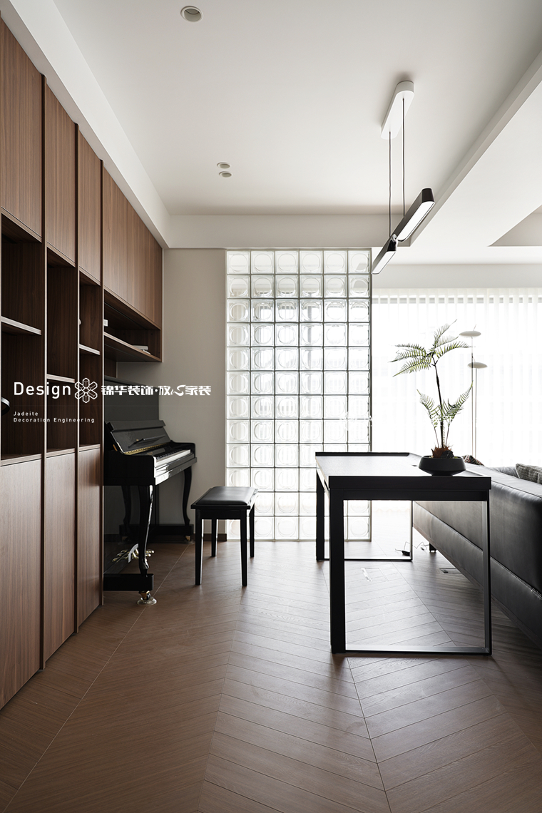 现代中古-云开东方-四室两厅-118㎡-装修实景图装修-四室两厅-中古