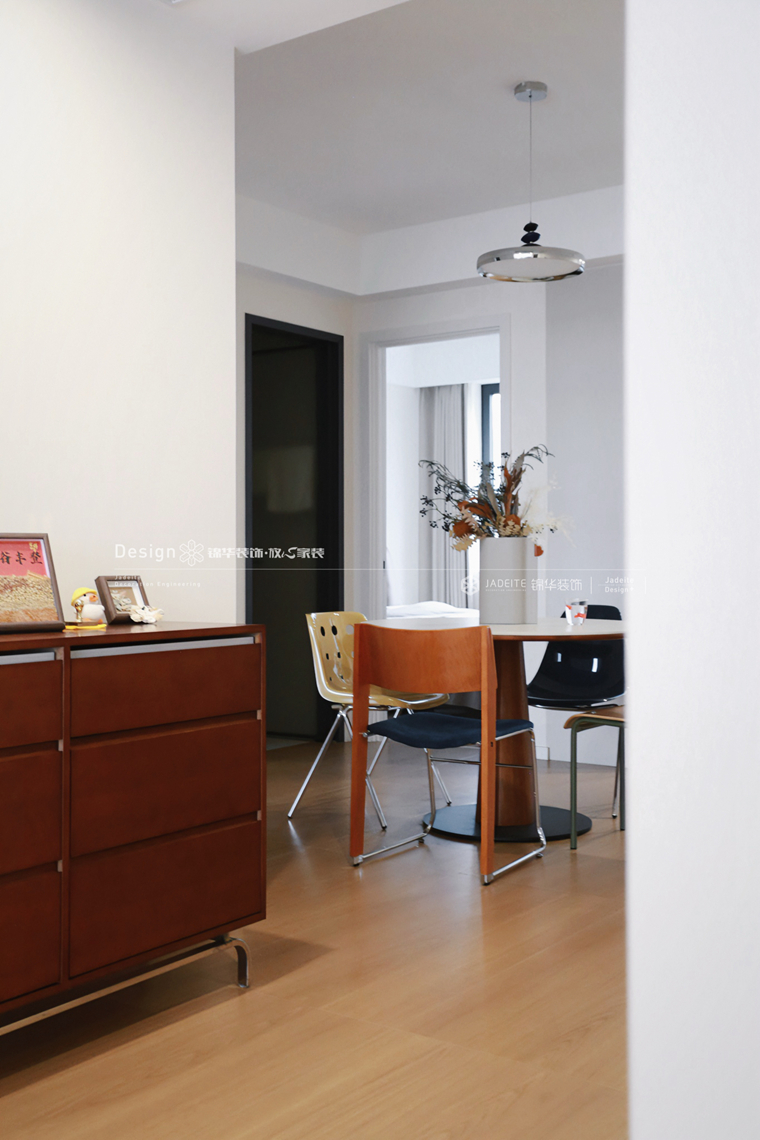 包豪斯-氿龙云起-三室两厅两卫-136平-装修实景图装修-三室两厅-轻奢