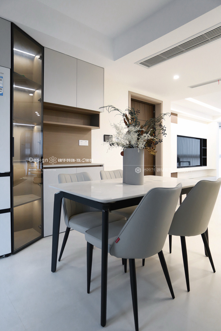 现代简约-氿龙云起-四室两厅两卫-143平-装修实景图装修-四室两厅-现代简约