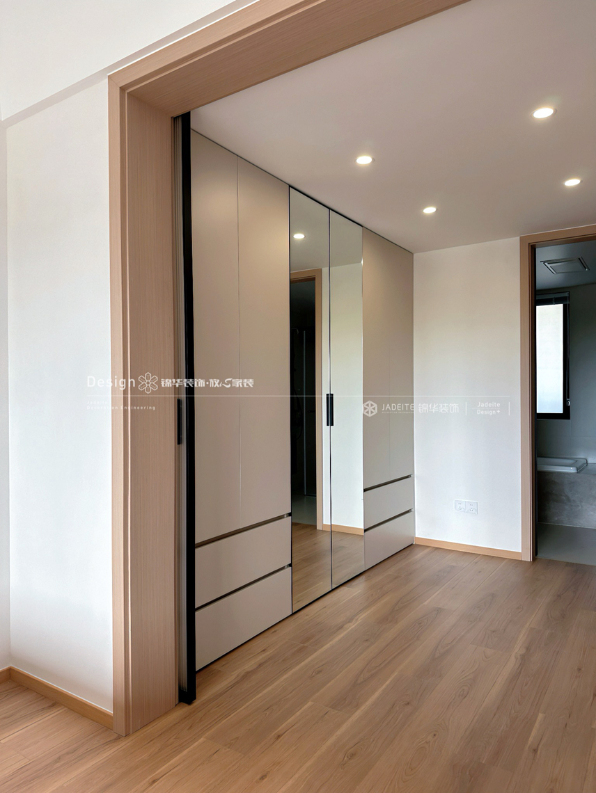 现代原木-岭秀首府-四室两厅三卫-230平-装修实景图装修-四室两厅-现代简约