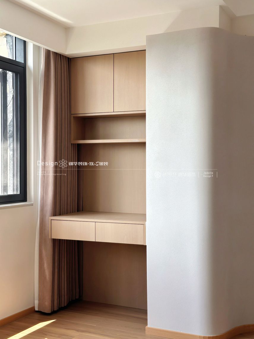 现代原木-岭秀首府-四室两厅三卫-230平-装修实景图装修-四室两厅-现代简约