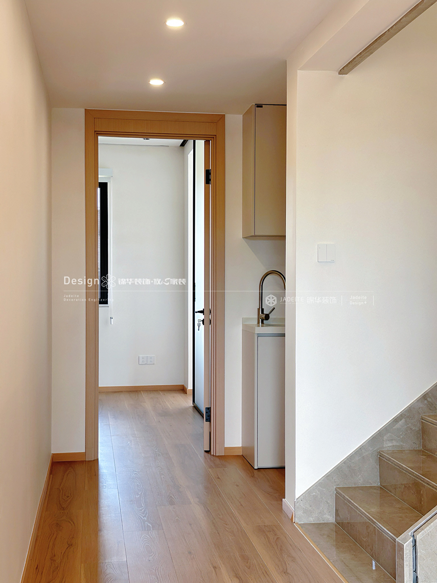 现代原木-岭秀首府-四室两厅三卫-230平-装修实景图装修-四室两厅-现代简约