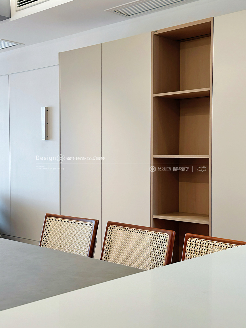 现代原木-岭秀首府-四室两厅三卫-230平-装修实景图装修-四室两厅-现代简约