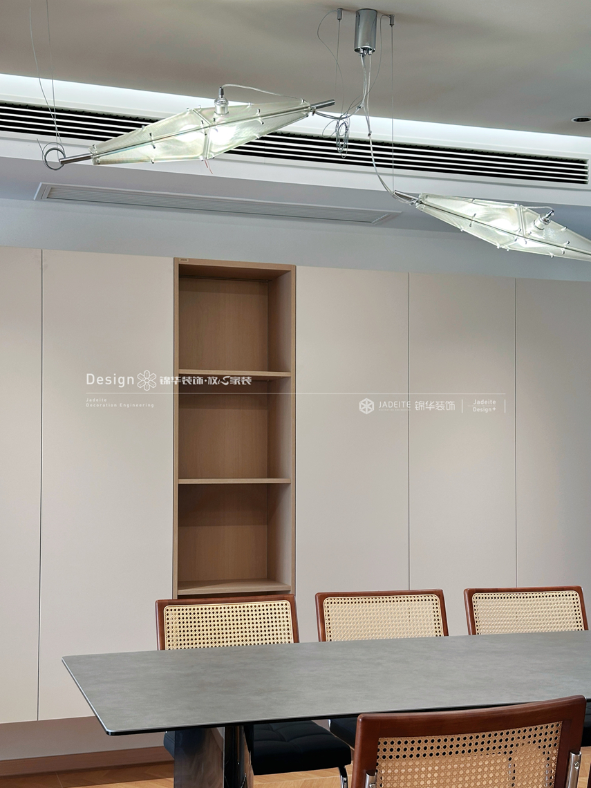 现代原木-岭秀首府-四室两厅三卫-230平-装修实景图装修-四室两厅-现代简约