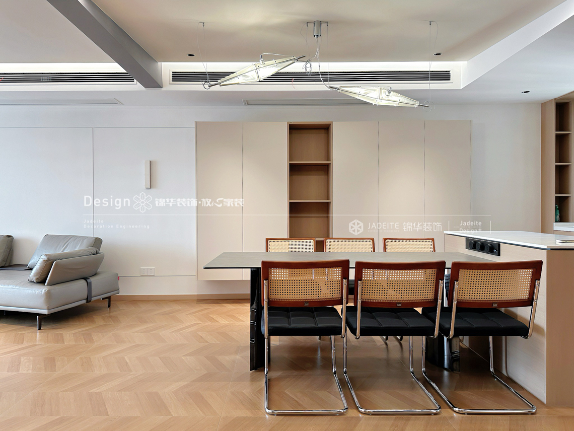 现代原木-岭秀首府-四室两厅三卫-230平-装修实景图装修-四室两厅-现代简约